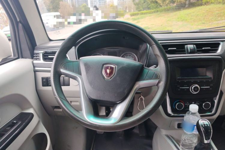 Used Jinbei New Hiace X30L 2021 1.5L Wealth Van Non-Air-Conditioned Version China VI Standard SWC15M Steering Wheel