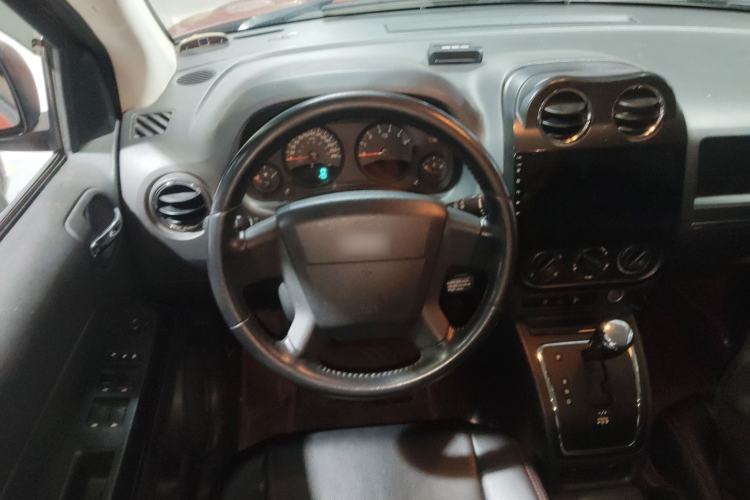 Used Jeep Compass 2007 2.4L four-wheel drive sport version Steering Wheel