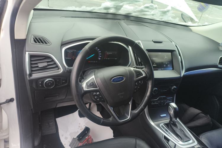 Used Ford Edge 2015 2.0T GTDi Two-Wheel-Drive High-Line Version
