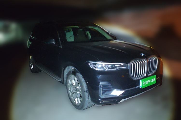 Used BMW X7 2020 xDrive40i Luxury Package with Leading Features Front Right 45 Deg