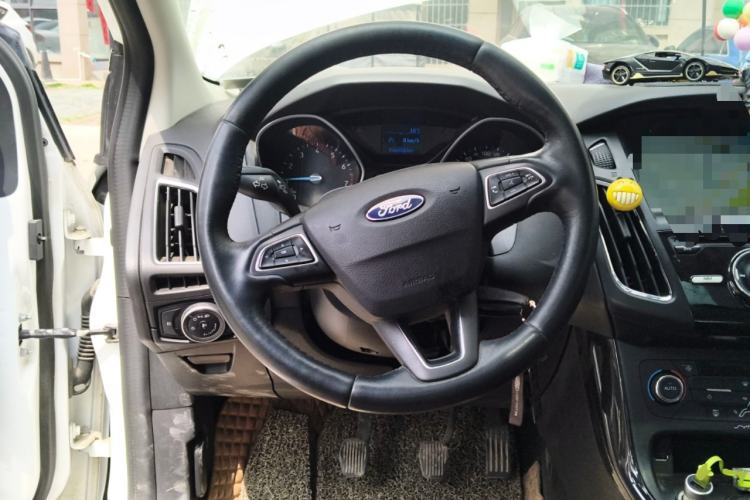 Used Ford Focus 2015 Sedan 1.6L Manual Fashion Edition