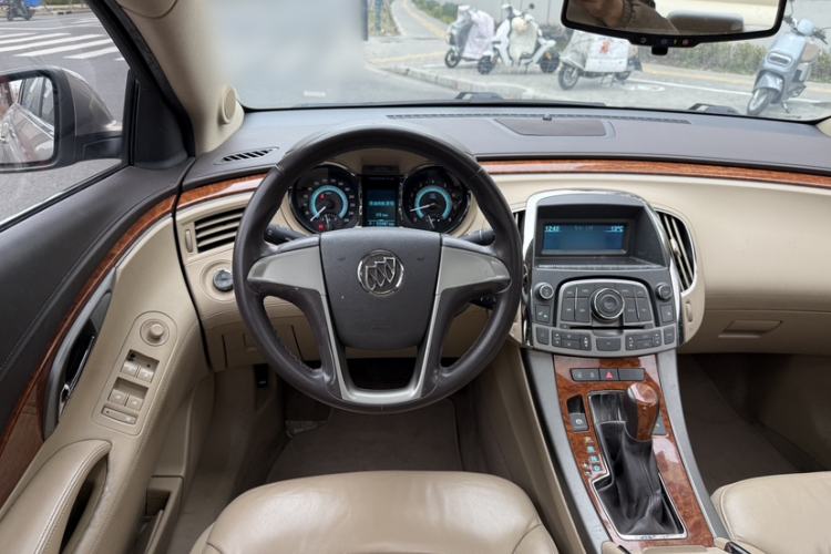 Used Buick LaCrosse 2012 2.4L SIDI Elegant Edition Interior 6