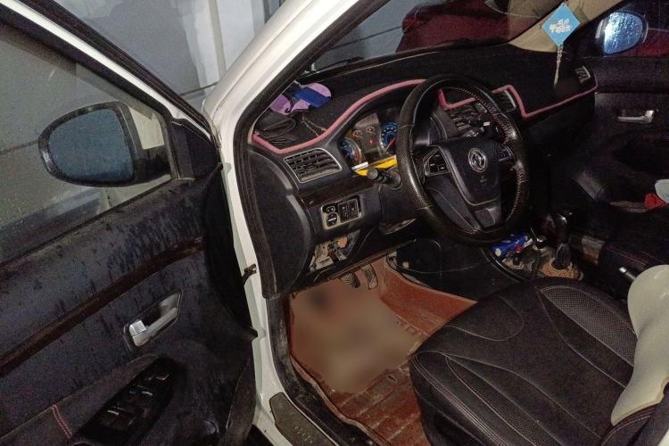 Used Dongfeng Fengon 370 2016 1.5L Manual Luxury 7-Seater Driver Seat