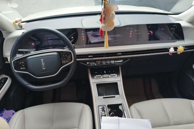 Used Lincoln Corsair 2023 2.0T Two-Wheel Drive Luxury Edition Center Console