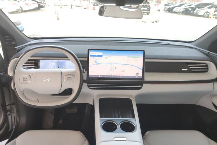 Used XPeng G6 2023 755 Ultra-Long Range Max Center Console