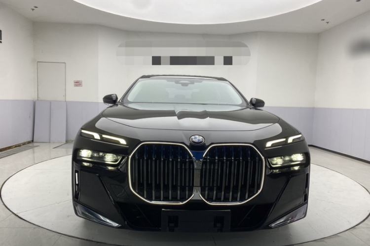 Used BMW 7 Series 2023 735Li M Sport Package Exterior 2