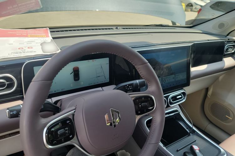 Used Leapmotor C11 2023 Range-Extended 300 Comfort Edition Center Console