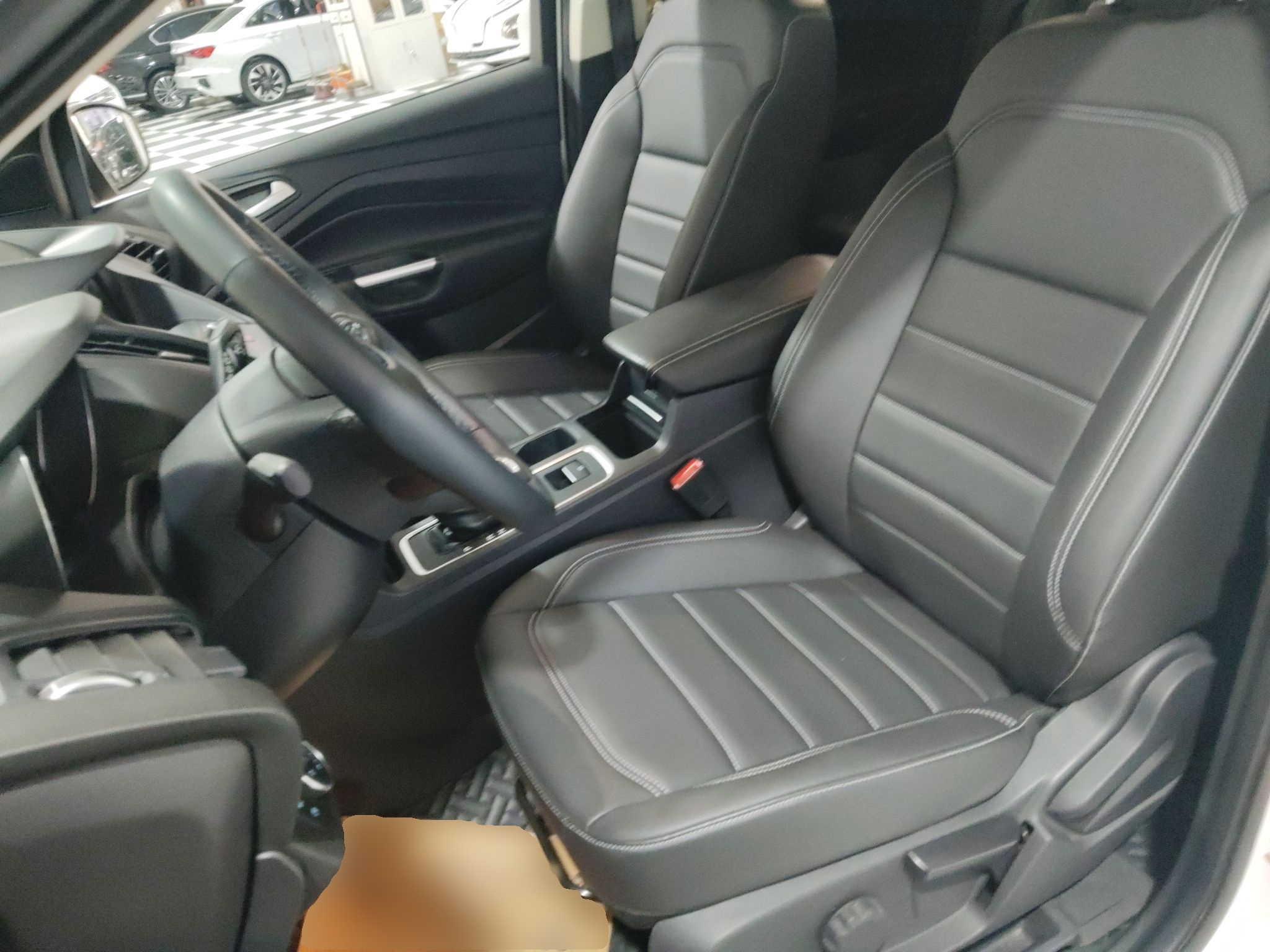 Переднее сиденье в автомобиле