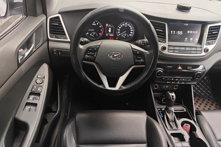 Used Hyundai Tucson 2015 1.6T Dual-Clutch Two-Wheel-Drive Smart Model Steering Wheel