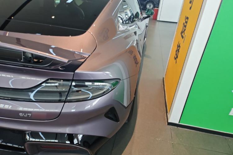 Used Xiaomi Auto SU7 2024 Four-Wheel Drive Ultra-Long Range Advanced Intelligent Driving Max Edition Right Rear Taillight