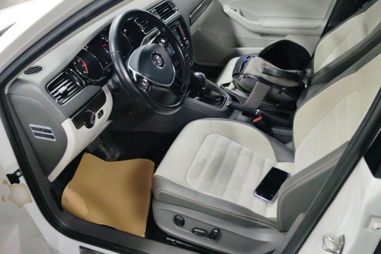 Used Volkswagen Sagitar 2015 230TSI Automatic Luxury Model