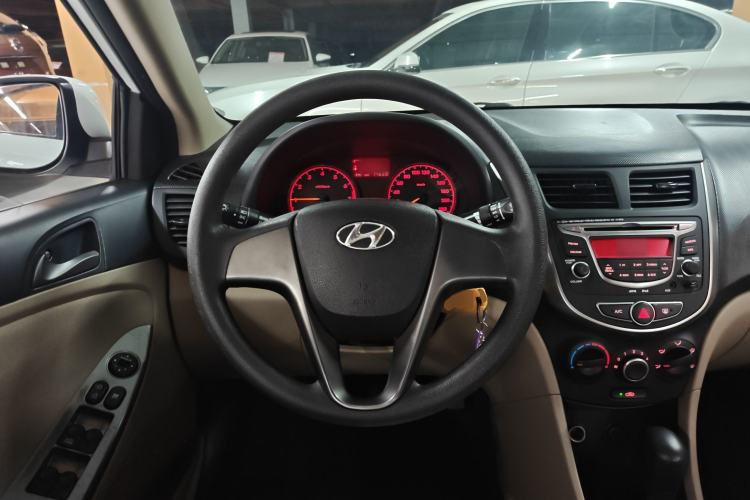 Used Hyundai Verna (older generation) 2014 1.4L Automatic Smart GLS Steering Wheel