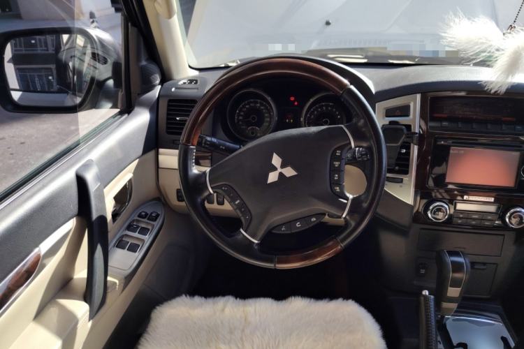 Used Mitsubishi Pajero 2018 V97 3.8L 5-Door GLS Sunroof – Middle East
