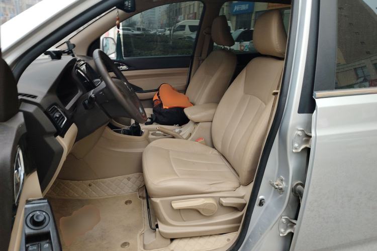 Used Baojun 730 2014 1.5L manual Comfort version 7 seats