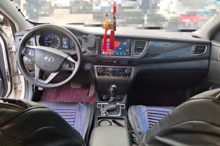 Used Hyundai Mistra 2014 1.8L Automatic Smart GLS Center Console