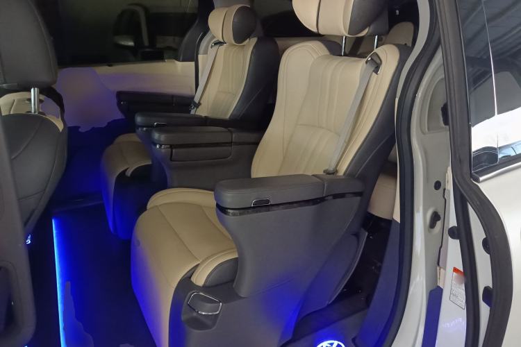 Used Toyota Granvia 2023 2.5L Hybrid Luxury Edition