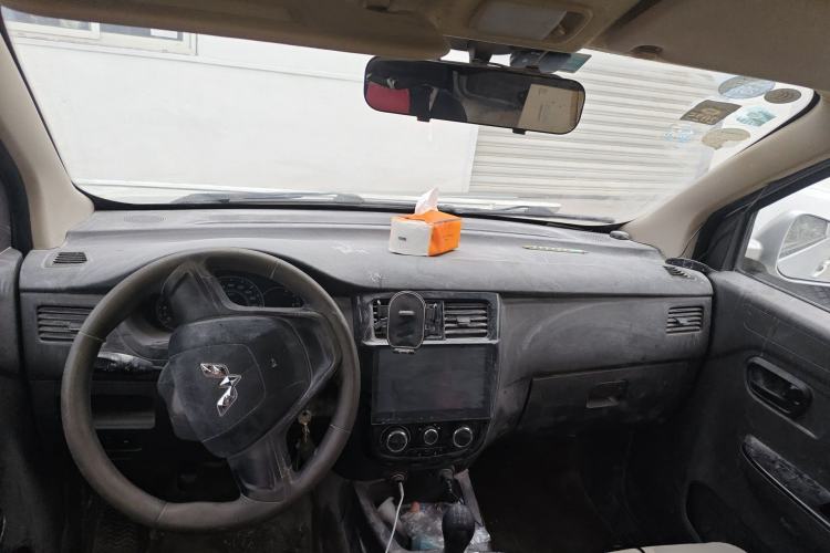 Used Wuling Rongguang V 2016 1.5L Standard Version Center Console