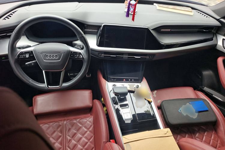 Used Audi Q6 2024 40 TFSI quattro Guanyun Edition Flying Rider Package 6-seater Center Console