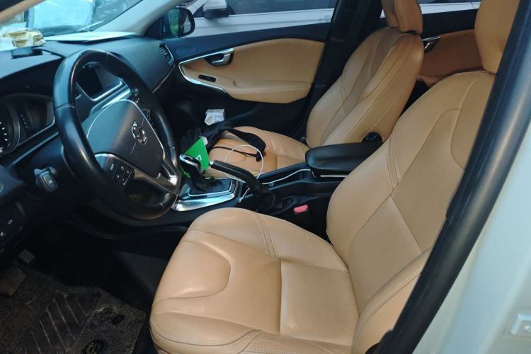 Used Volvo V40 2017 T3 Zhiyi Edition
