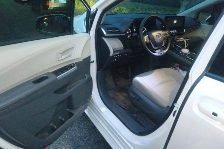 Used Toyota Sienna 2024 2.5L Hybrid Comfort Edition