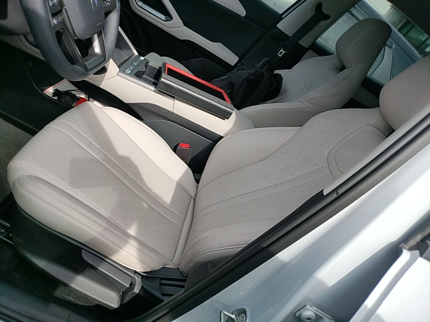 BYD Yuan UP 2025 Model 301KM Leading Version — снимка 17