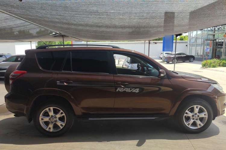 Used Toyota RAV4 2012 Luxurious Edition 2.0L Automatic All-Wheel Drive