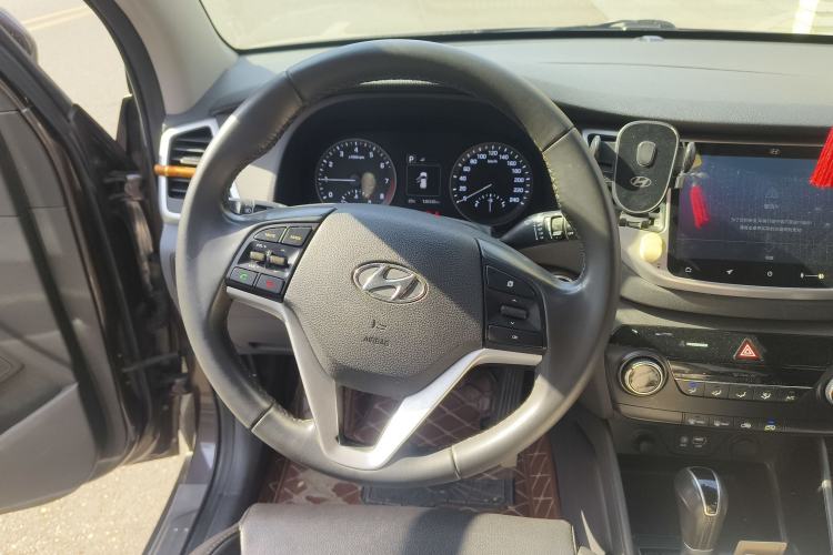 Used Hyundai Tucson 2015 2.0L Automatic Two-Wheel Drive Smart Version
