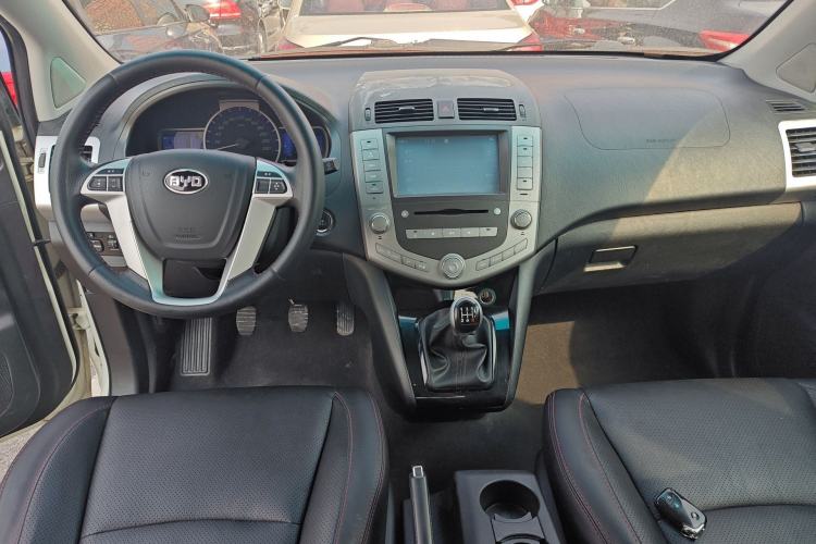 Used BYD S6 2014 2.0L Manual Luxury 5-Seater
