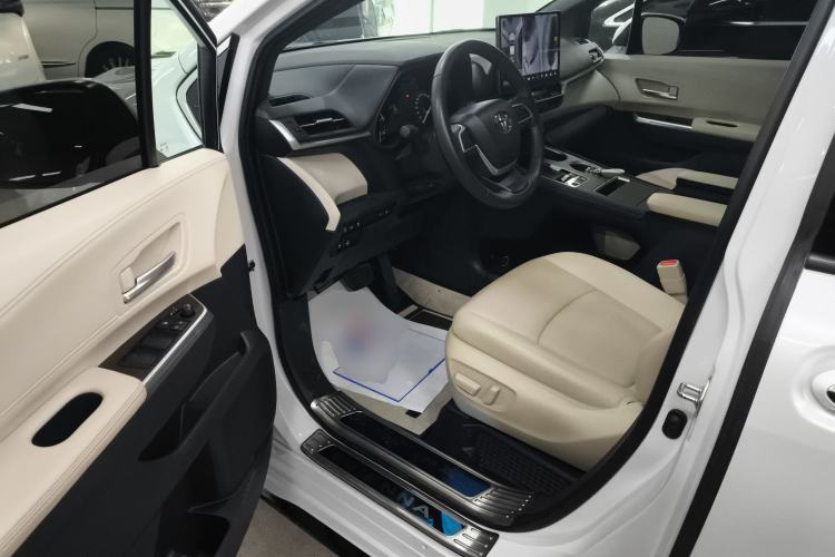 Used Toyota Sienna 2023 2.5L Hybrid Luxury Edition