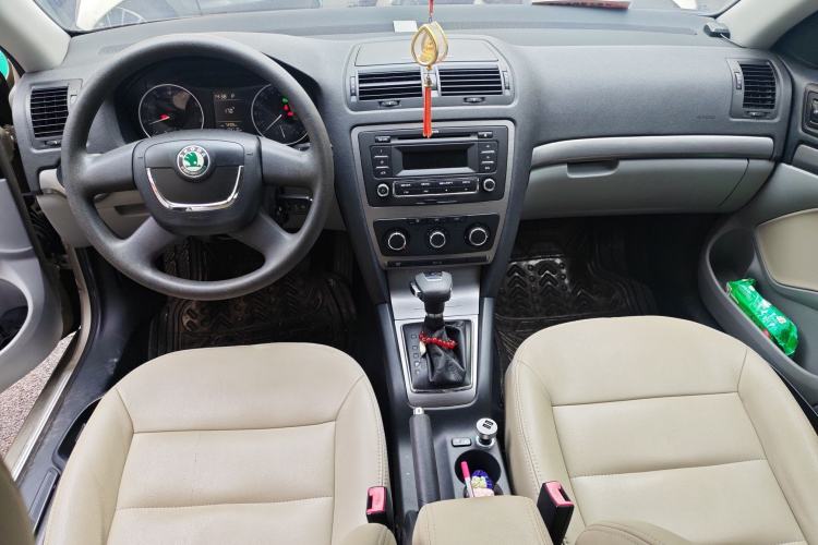 Used Skoda Octavia 2013 2.0L Automatic Yijie Edition Center Console