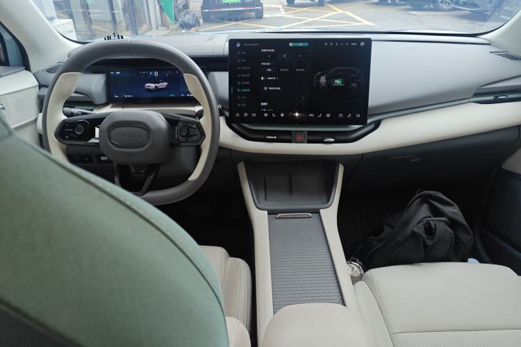 Used Lynk & Co 06 EM-P 2023 EM-P 126 Long-Range Halo Center Console