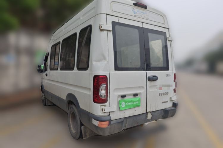 Used Iveco Power Daily 2017 2.5T Deluxe A32 Mid-Roof 5-7 Seater 47Z5 Passenger Van