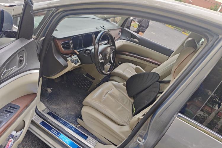 Used Buick GL8 2018 28T Luxury Model China VI Standard Driver Seat