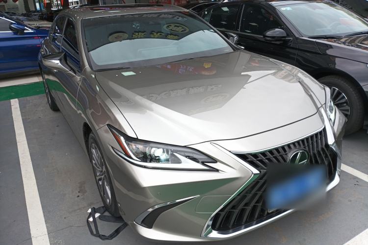 Used Lexus ES 2023 260 Excellence Edition Front Right 45 Deg