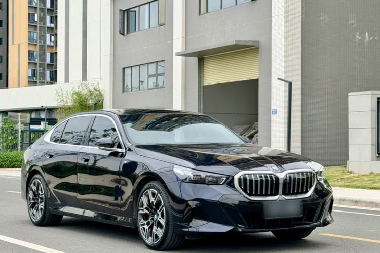 Used BMW 5 Series 2025 530Li Luxury Edition M Sport Package Exterior 5