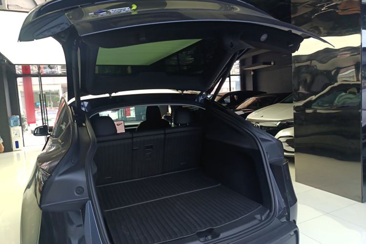 Used Tesla Model Y 2025 Long-Range All-Wheel-Drive Version Trunk