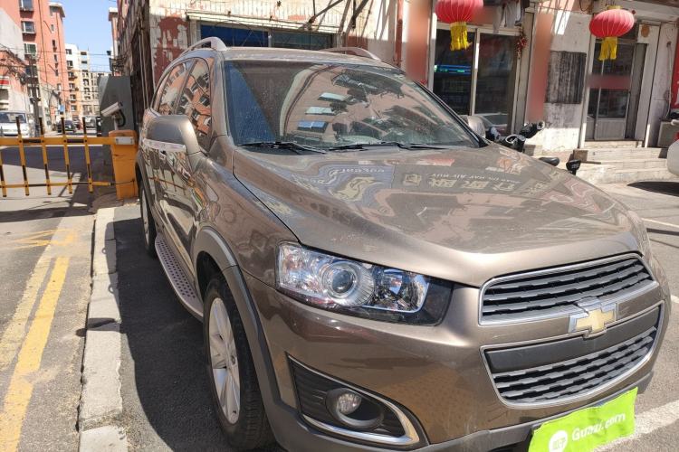 Used Chevrolet Captiva 2017 2.4L 4x4 Flagship Edition 7-Seater Front Right 45 Deg
