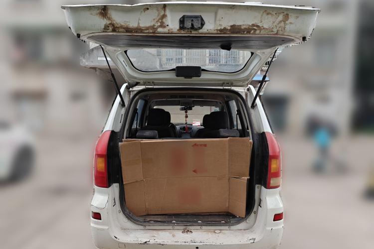 Used Dongfeng Fengon 330 2014 1.5L Manual Standard Edition DK15-02 Trunk