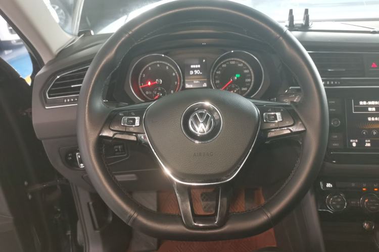 Used Volkswagen Tiguan L 2018 Revised Version 330TSI Automatic Two-Wheel Drive Comfort Edition Steering Wheel