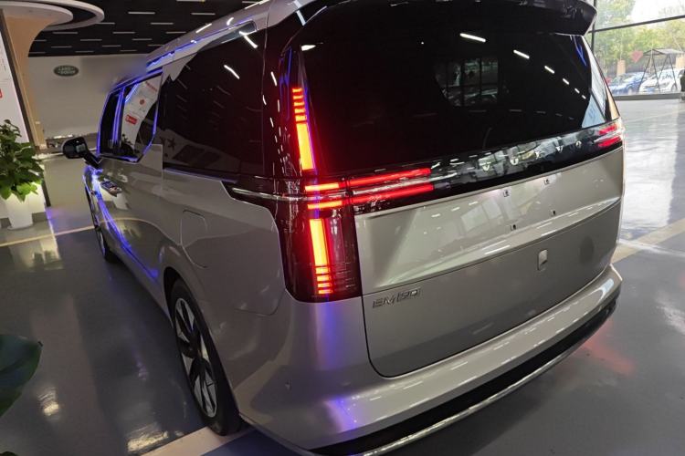 Used Volvo EM90 2025 Ultra Six-Seater