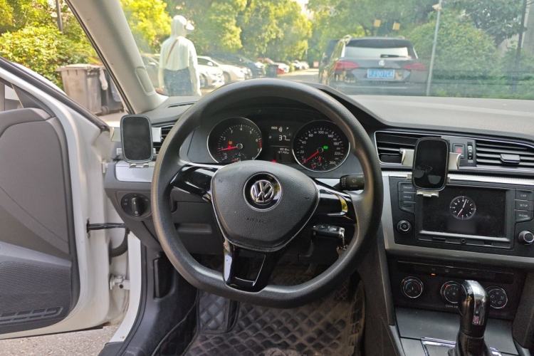 Used Volkswagen Lamando 2017 230TSI DSG Fashion Edition
