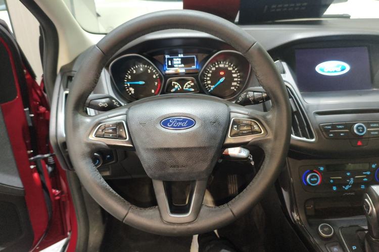 Used Ford Focus 2018 Hatchback Classic EcoBoost 180 Automatic Elite Model Steering Wheel
