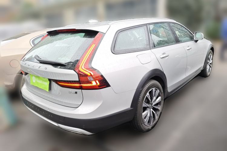 Used Volvo V90 2023 Cross Country B5 AWD Smart Range Edition
