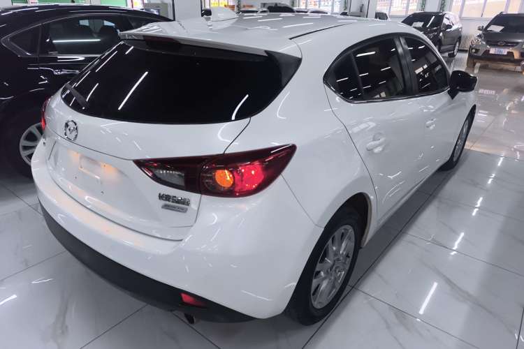 Used Mazda Mazda 3 Axela 2016 Hatchback 1.5L Automatic Luxury Model
