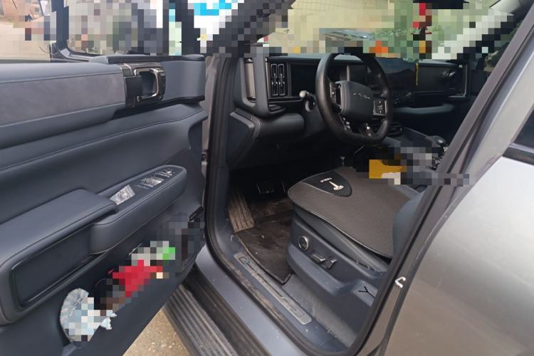 Used Formula Leopard 5 2023 Explore Edition
