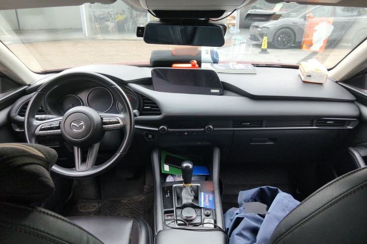 Used Mazda 3 Axela 2020 1.5L Automatic Luxury Version Center Console