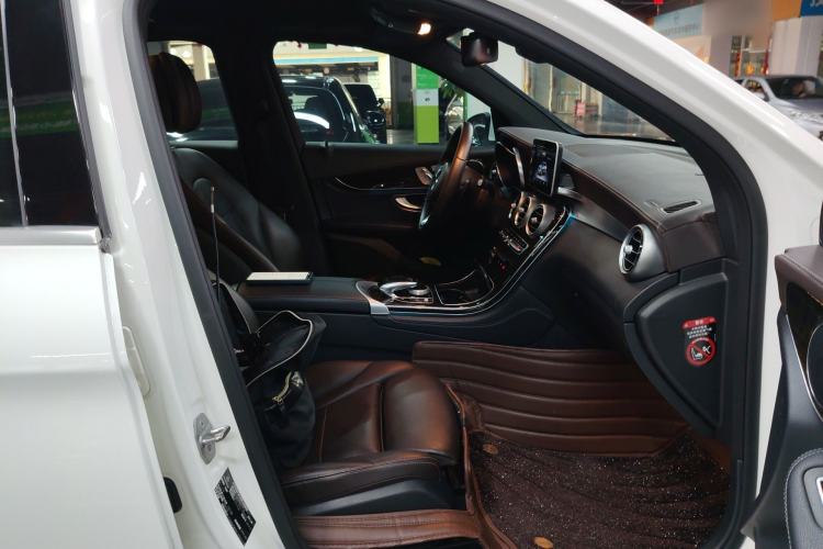 Used Mercedes-Benz GLC 2019 Facelift GLC 260 L 4MATIC Luxury Model Right Front Seat