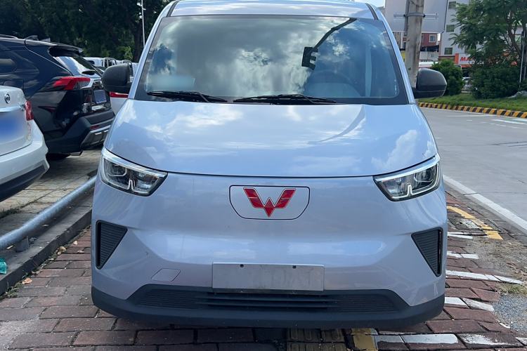 Used Wuling Yangguang 2024 300KM Comfort Version Passenger Van 75kW
