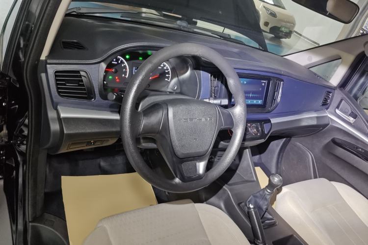 Used FORTHING Lingzhi 2023 M5L 1.6L Base Model 7 Seats Center Console