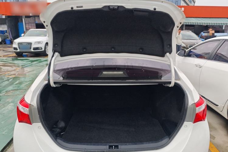 Used Toyota Corolla 2014 1.6L CVT GL Trunk